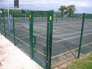 Wire mesh fence